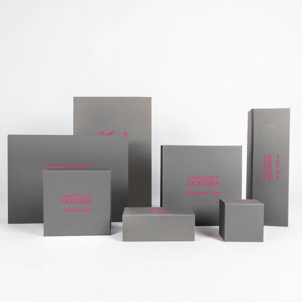White Luxury collapsible box - hot stamping on a predefined white area