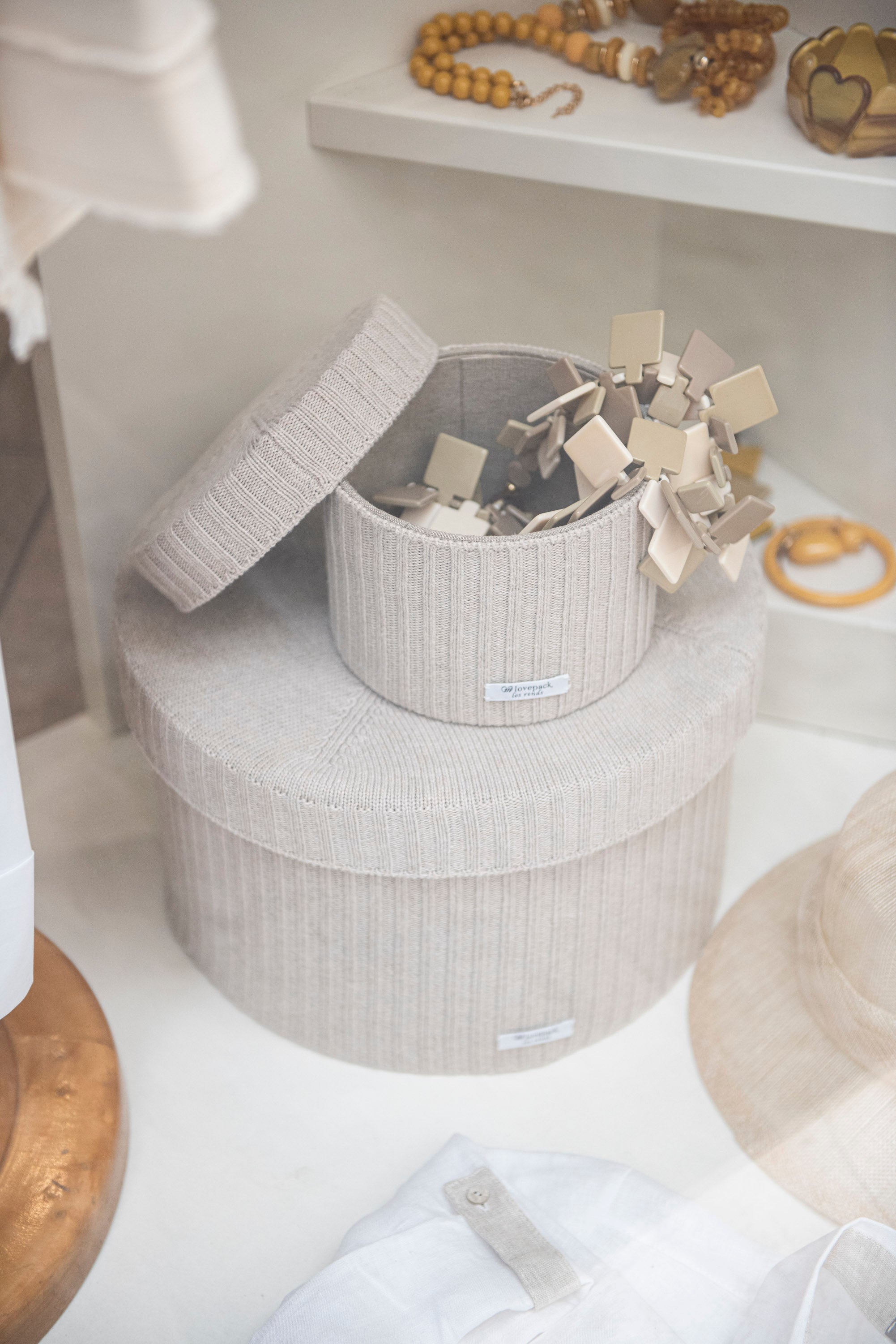 LES RONDS - Set of beige colored hat boxes